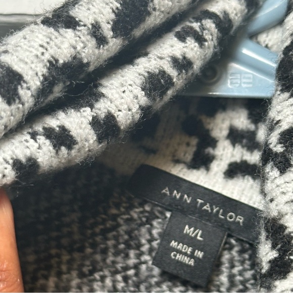 Ann Taylor Asymmetrical Handkerchief Hem Animal Print Turtleneck Fleece Poncho M - Picture 9 of 11